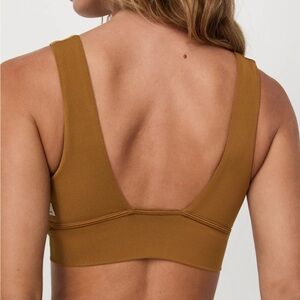 Vuori AllTheFeels™ Triangle Bra, Size S, NWOT Color Rum